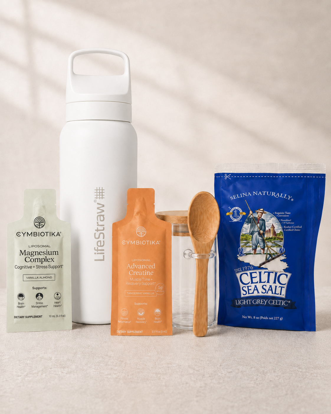 Hydreringspakken fra OPTIFY med LifeStraw filterflaske, keltisk havsalt, saltbeholder med skje, Cymbiotika magnesium og kreatin